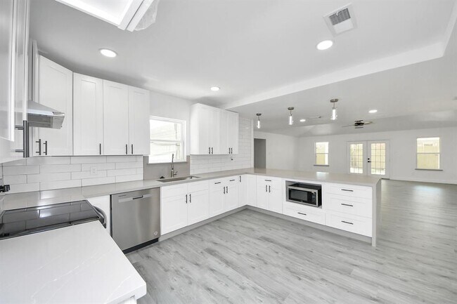 Building Photo - 14223 Ella Lee Ln