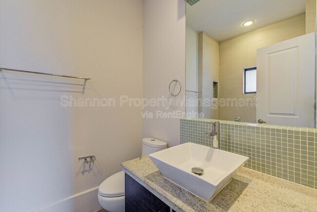 Building Photo - 113 Tuam St