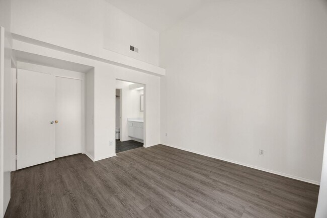 Building Photo - 16540 Graystone Dr. #126