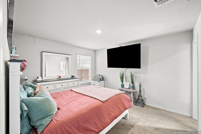 Building Photo - 923 Empress Brilliant