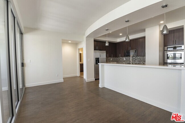 Building Photo - 735 Hauser Blvd