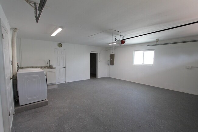 Building Photo - 5522 Yorkshire Way