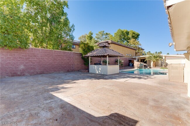 Building Photo - 2121 Rosanna St