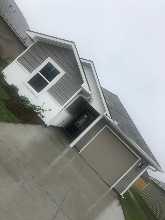 Building Photo - 5676 Magnolia de Percy Dr