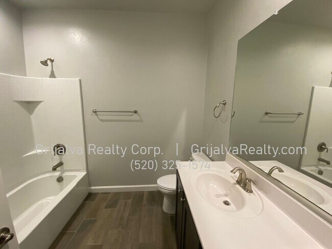 Building Photo - Newer 4 BR Home in Sahuarita for Rent **MO...