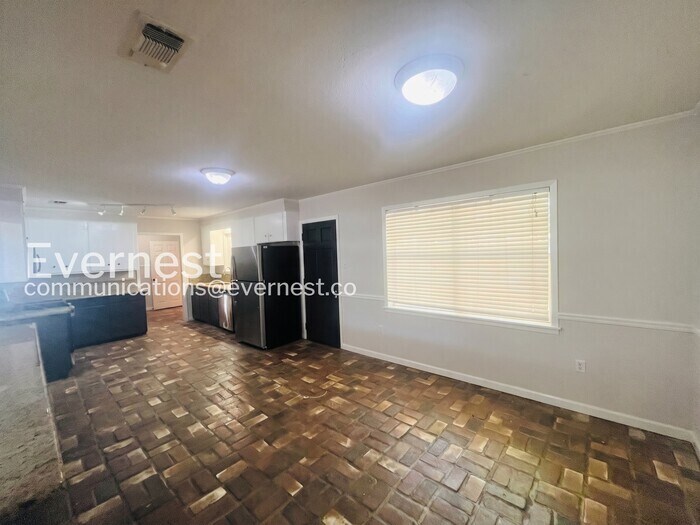 Building Photo - 114 Rollingwood Dr