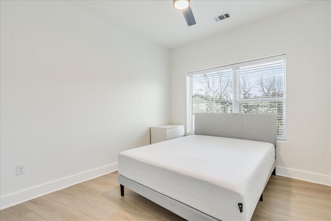 Building Photo - 3000 Duval St