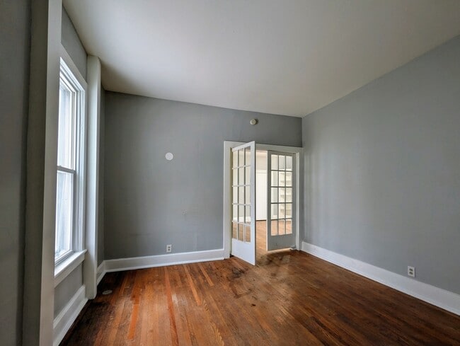 Building Photo - 924 N Capitol Ave