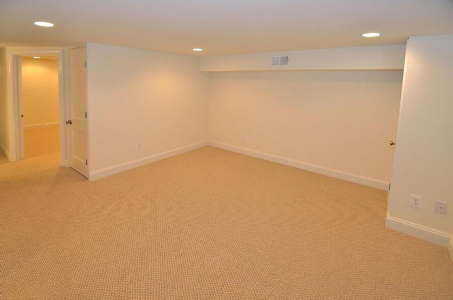 Building Photo - 209 Wesmond Dr