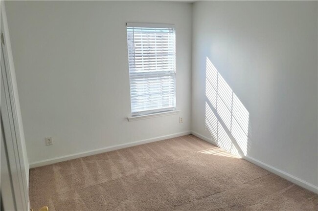 Building Photo - 2244 Grovemont Dr