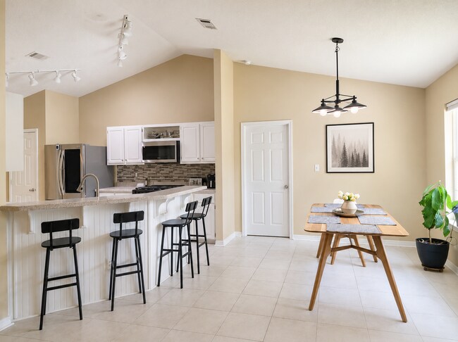 Building Photo - 5079 Cassia Dr