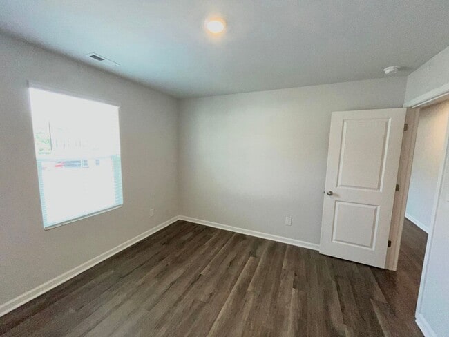 Building Photo - 503 Sandy Holw Dr