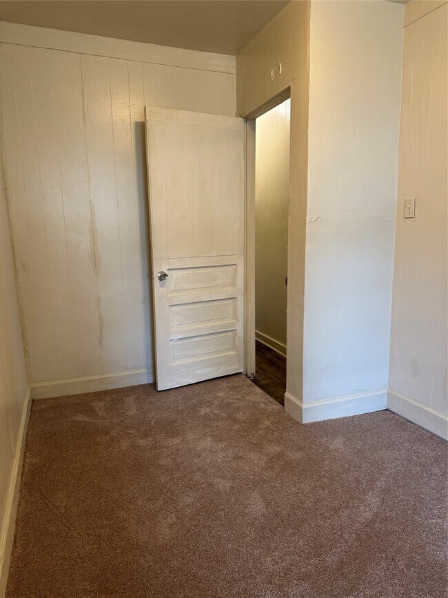 Building Photo - 1125 E 27th St