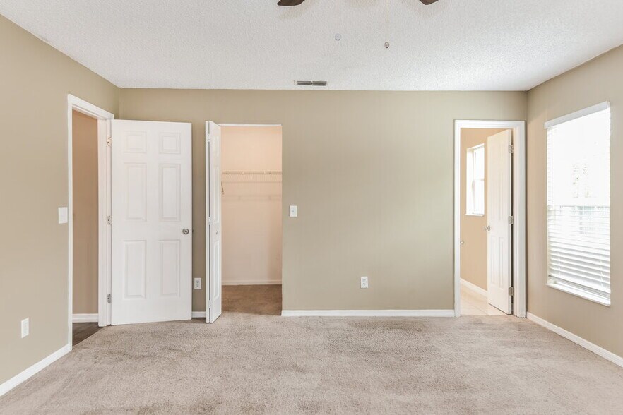 Building Photo - 547 Brentford Ct