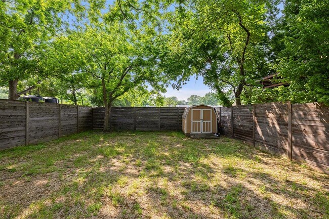 Building Photo - 1120 1/2 Tillery St