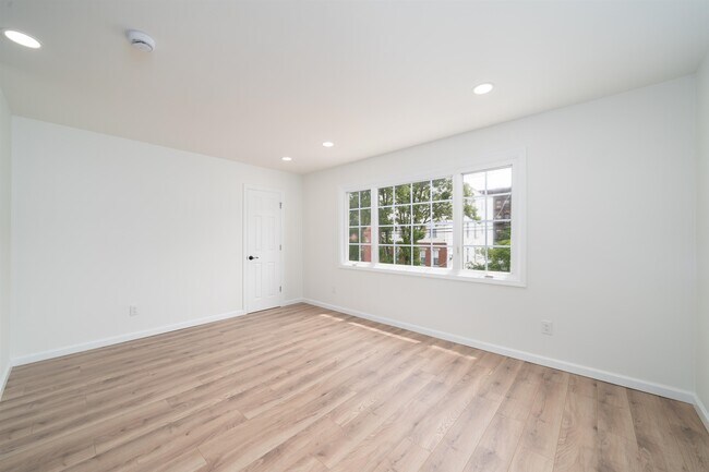 Building Photo - 347 New York Ave