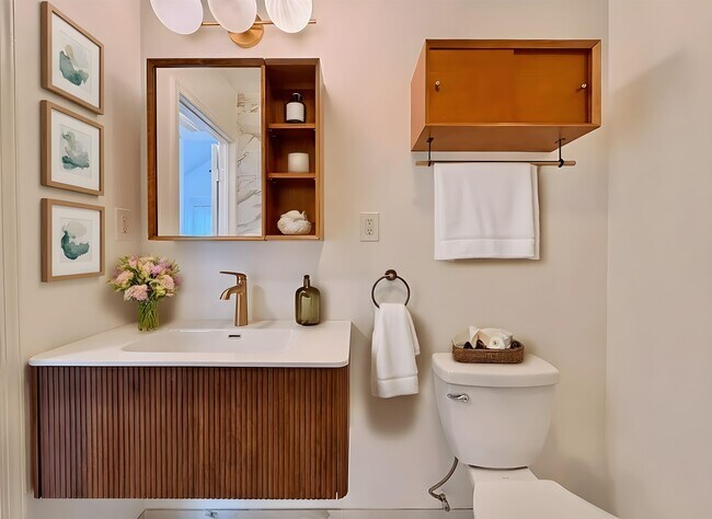 Building Photo - 126 OGDEN Ave