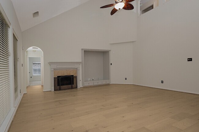 Building Photo - 14 Filigree Pines Pl