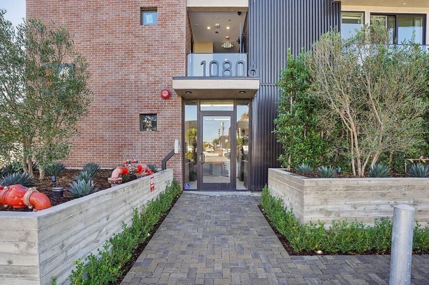 Building Photo - IM 21