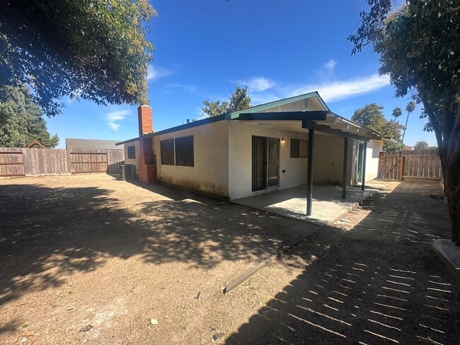 Building Photo - 1701 Ortega Dr