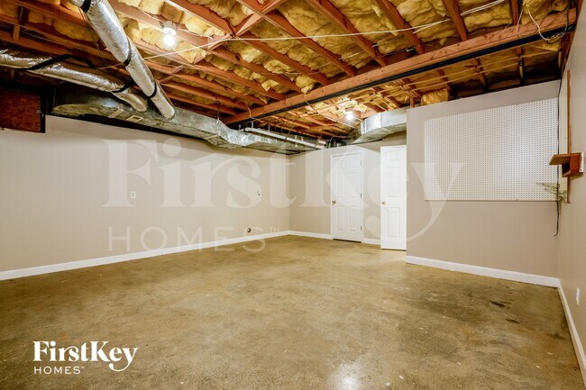 Building Photo - 121 Sawgrass Ln N