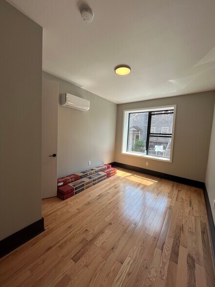 Building Photo - 23 Reed St
