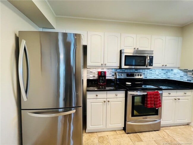 Building Photo - 10044 S Ocean Dr