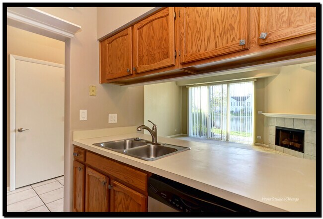 Building Photo - 1519 Darien Lake Dr
