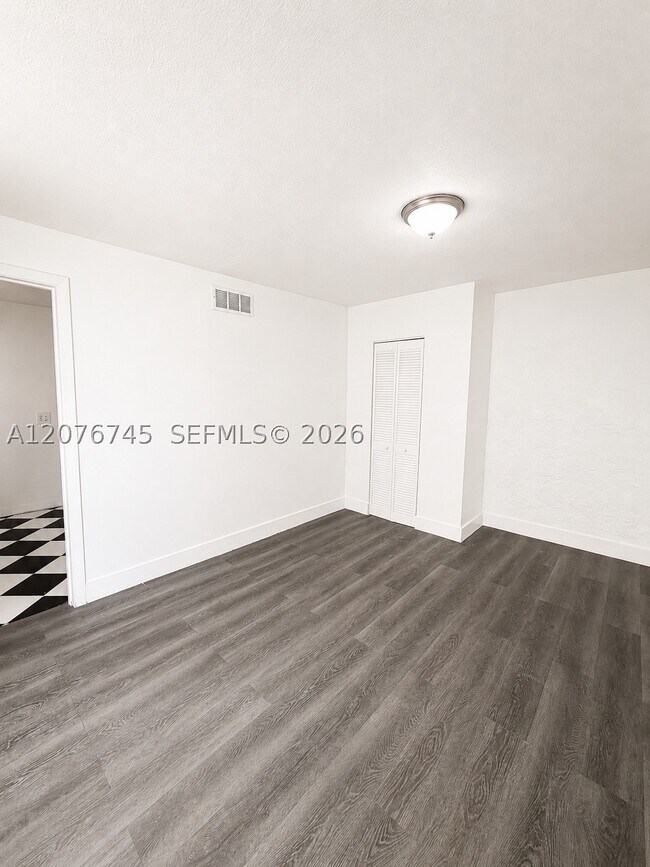 Building Photo - 3011 SW 117th Ct