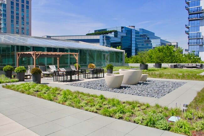 Building Photo - 1720 Maple Ave