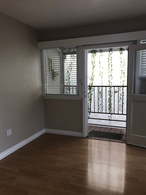 Building Photo - 367 Burchett St