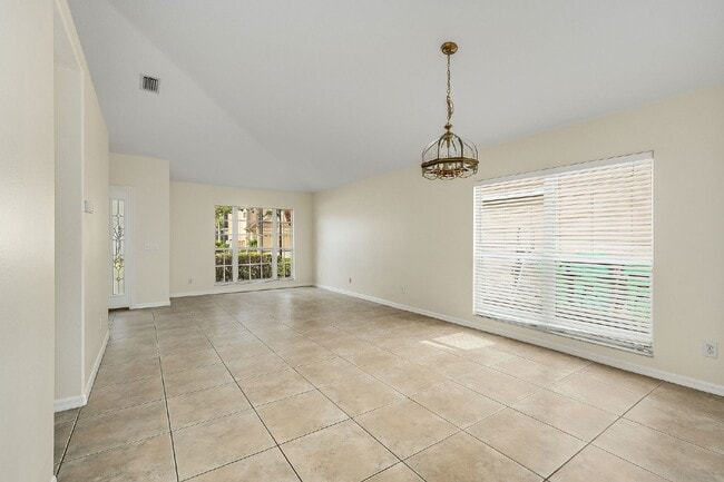 Building Photo - 4 BEDROOM POOL HOME IN SUNTREE!!!!!!!