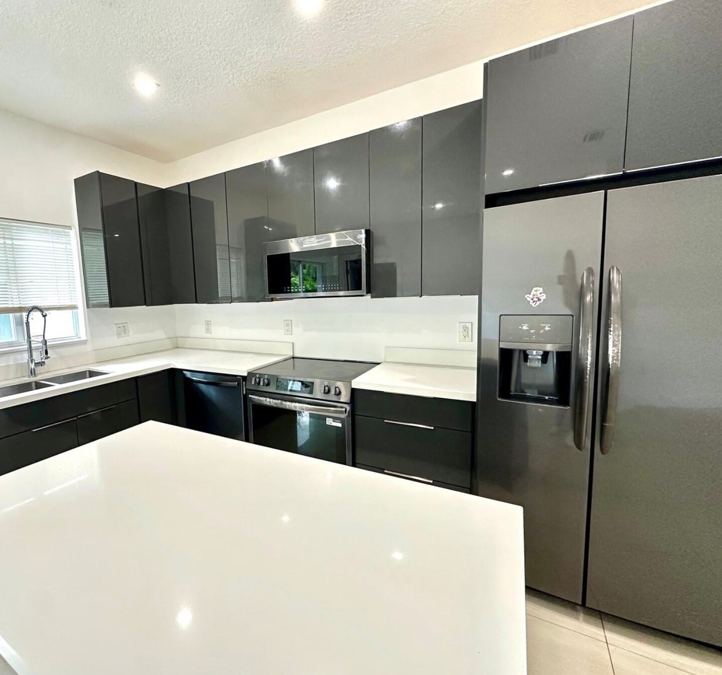 Building Photo - 14890 NE 10th Ave