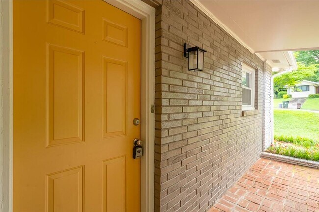 Building Photo - 3860 Carlton Dr