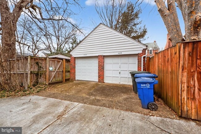 Building Photo - 4428 Butterworth Pl NW