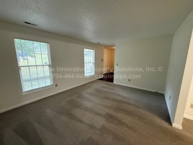 Building Photo - 10722 Roxbury Ct