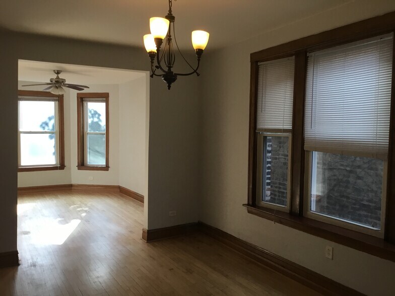 Building Photo - 1042 N Oakley Blvd