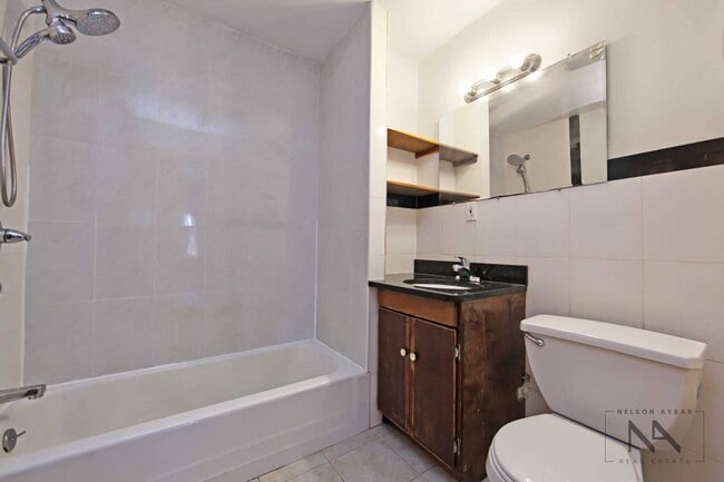 Primary Photo - 233 Bay Ridge Ave