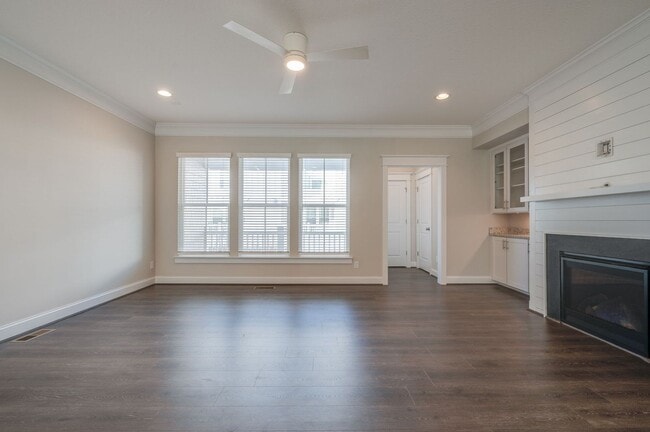 Building Photo - 3BD/3.5BA Immaculate Condo at the Oceanfront!