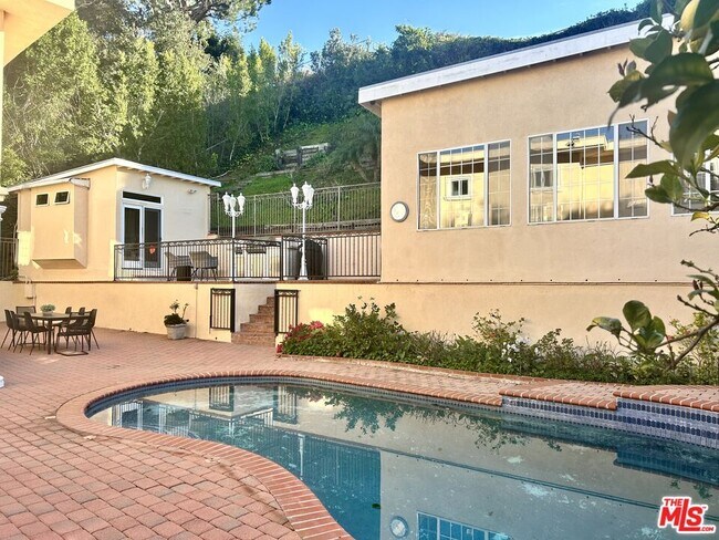 Building Photo - 11502 Dona Teresa Dr