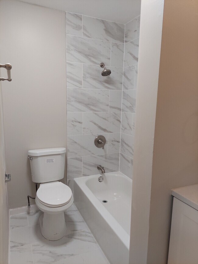 Building Photo - 860 Winesap Ct