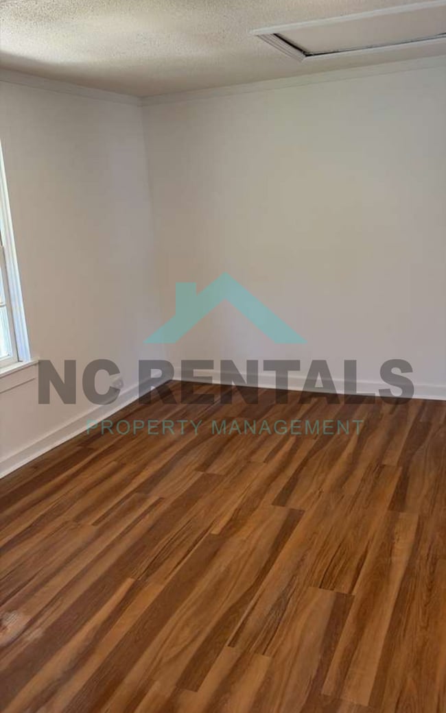 Building Photo - 113 3rd St