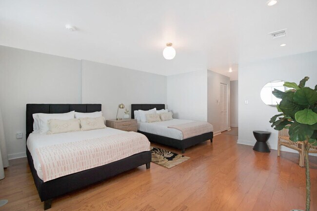 Building Photo - 7939 East Dr