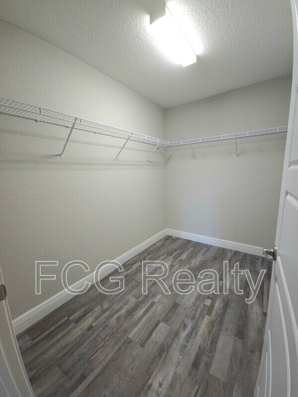 Building Photo - 7838 N Vivian Way