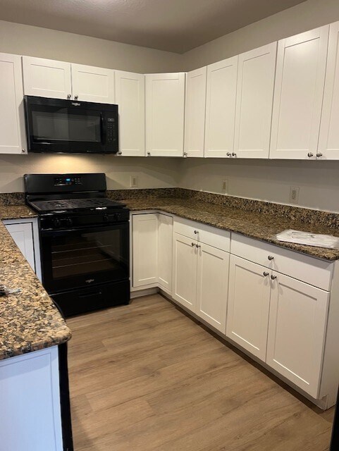 Building Photo - 8784 Par Ln