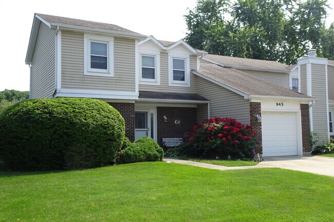 Primary Photo - 945 Fieldstone Ct