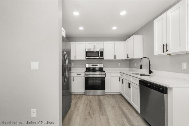 Building Photo - 6303 Red Cedar Rd