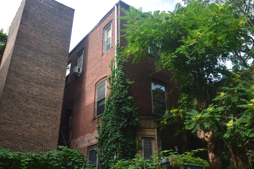 Building Photo - 1925 Spruce St