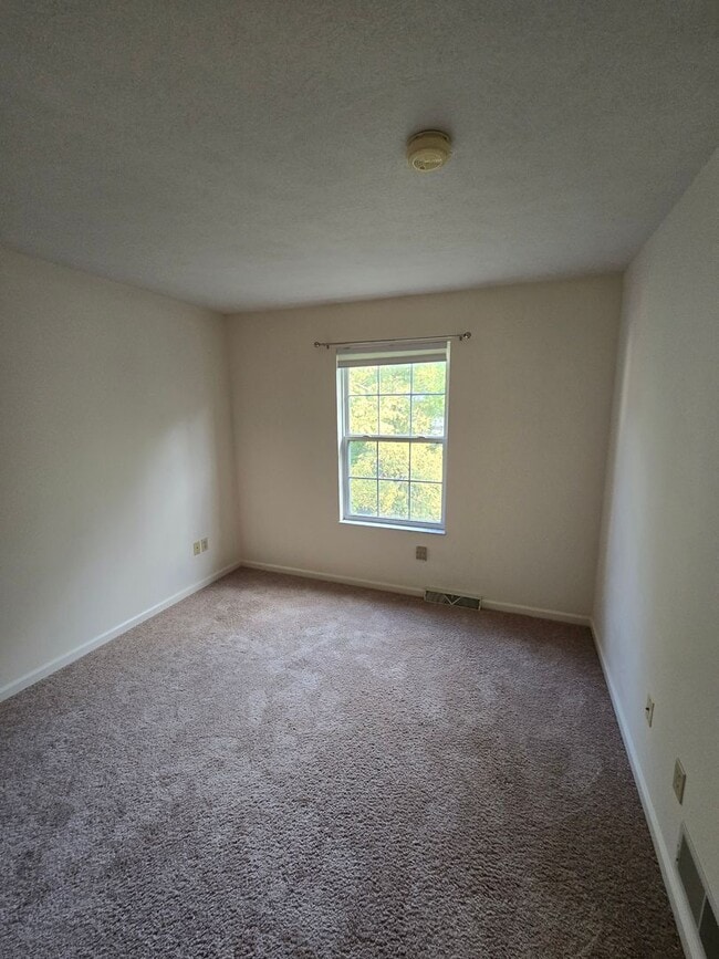 Building Photo - Spacious 3-bedroom Gibsonia townhome
