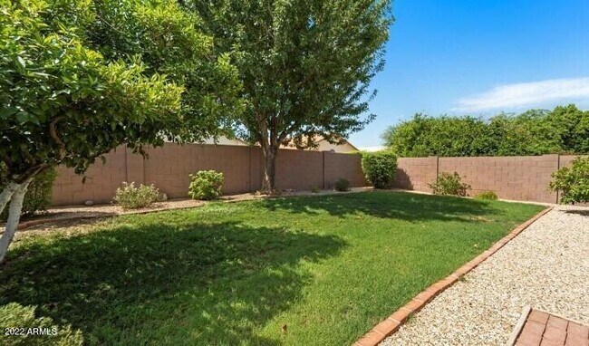 Building Photo - 2235 E Donald Dr